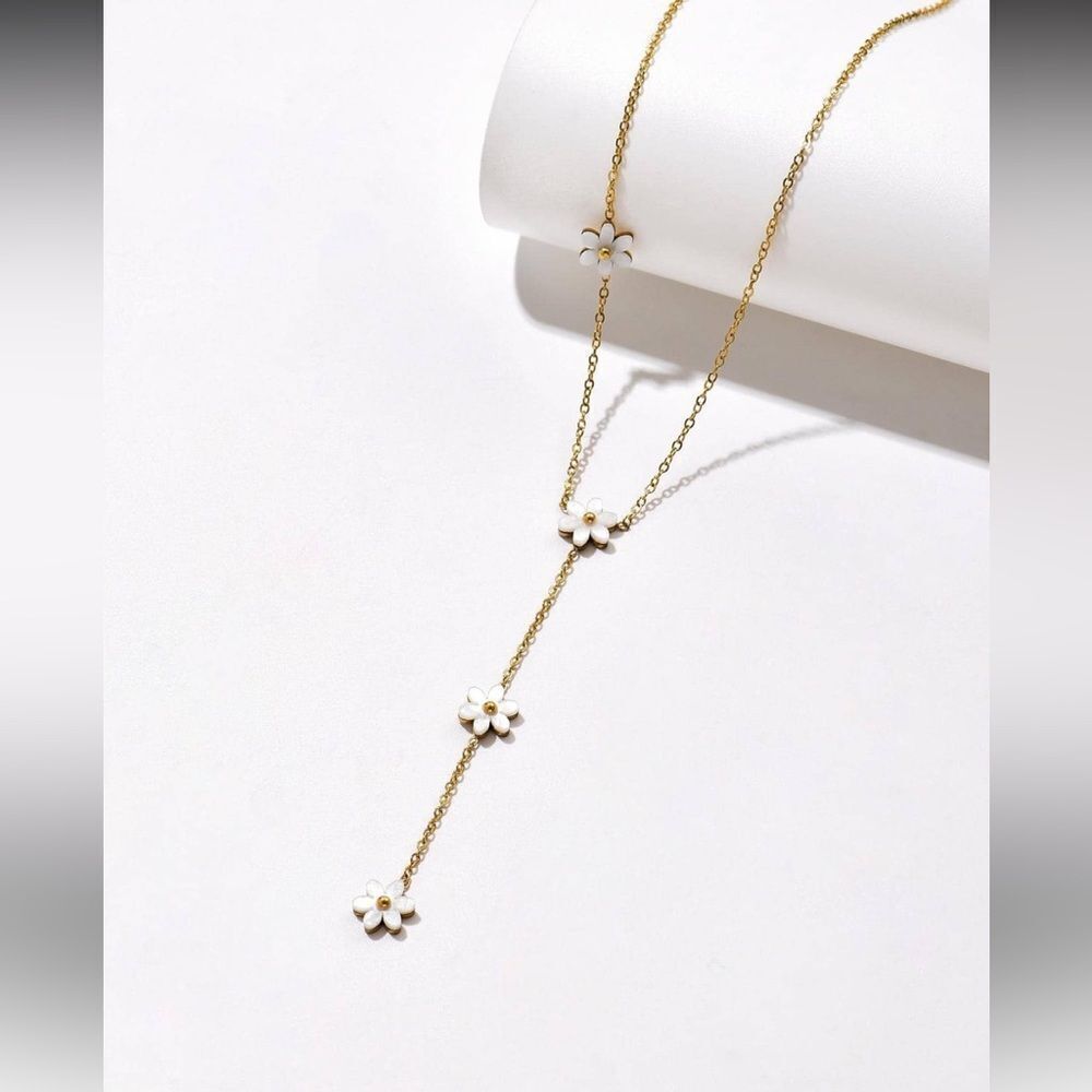 Gold Daisy Necklace A1295 - Picture 2 of 5